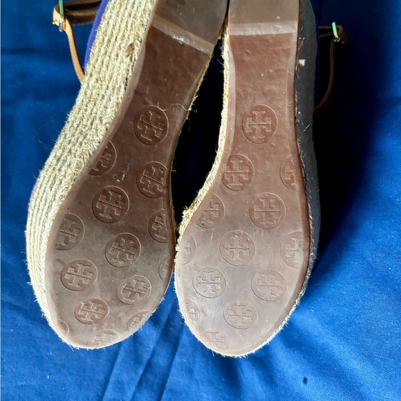 Tory Burch 'Sherri' Open Toe Floral Espadrille Wedge Sandals Purple/Tan Size 6 - Picture 4 of 6